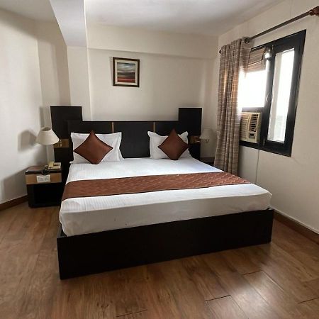 8Fold-Pinecrest By Larisa, Bhimtal Hotel Buitenkant foto