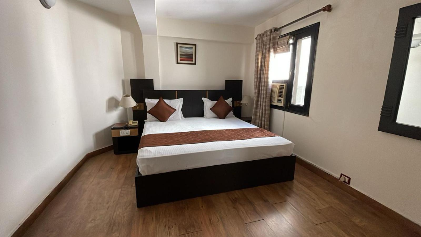 8Fold-Pinecrest By Larisa, Bhimtal Hotel Buitenkant foto