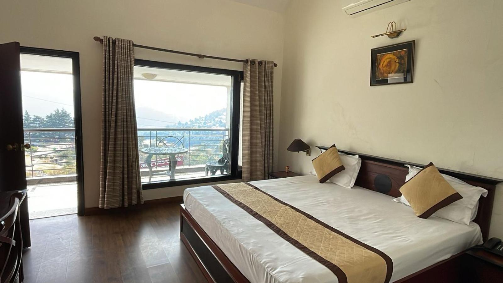 8Fold-Pinecrest By Larisa, Bhimtal Hotel Buitenkant foto