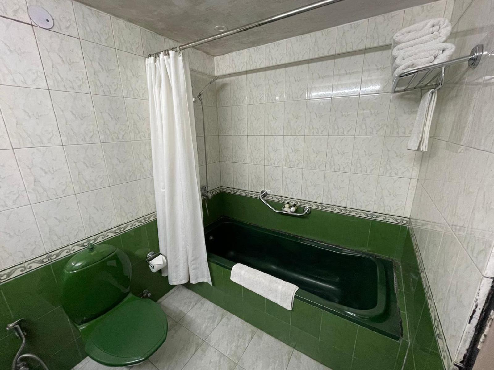 8Fold-Pinecrest By Larisa, Bhimtal Hotel Buitenkant foto