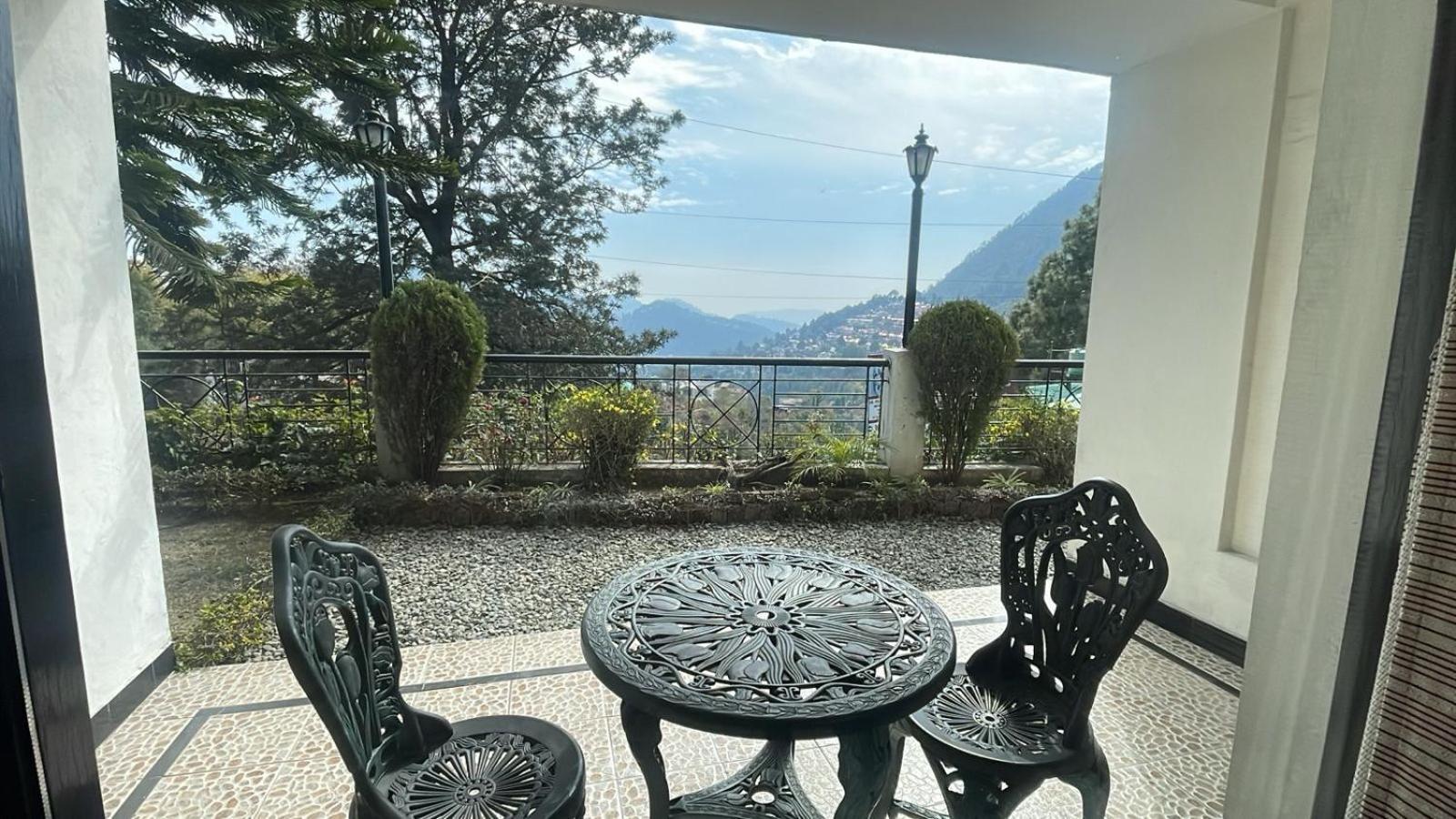 8Fold-Pinecrest By Larisa, Bhimtal Hotel Buitenkant foto