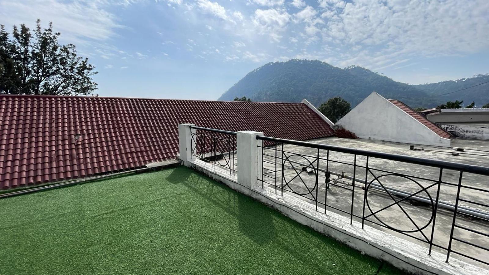 8Fold-Pinecrest By Larisa, Bhimtal Hotel Buitenkant foto