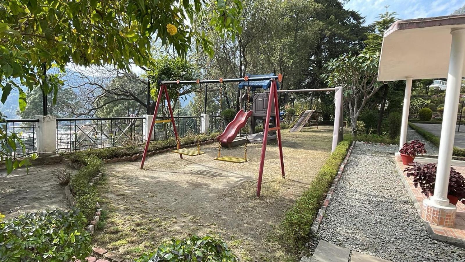 8Fold-Pinecrest By Larisa, Bhimtal Hotel Buitenkant foto