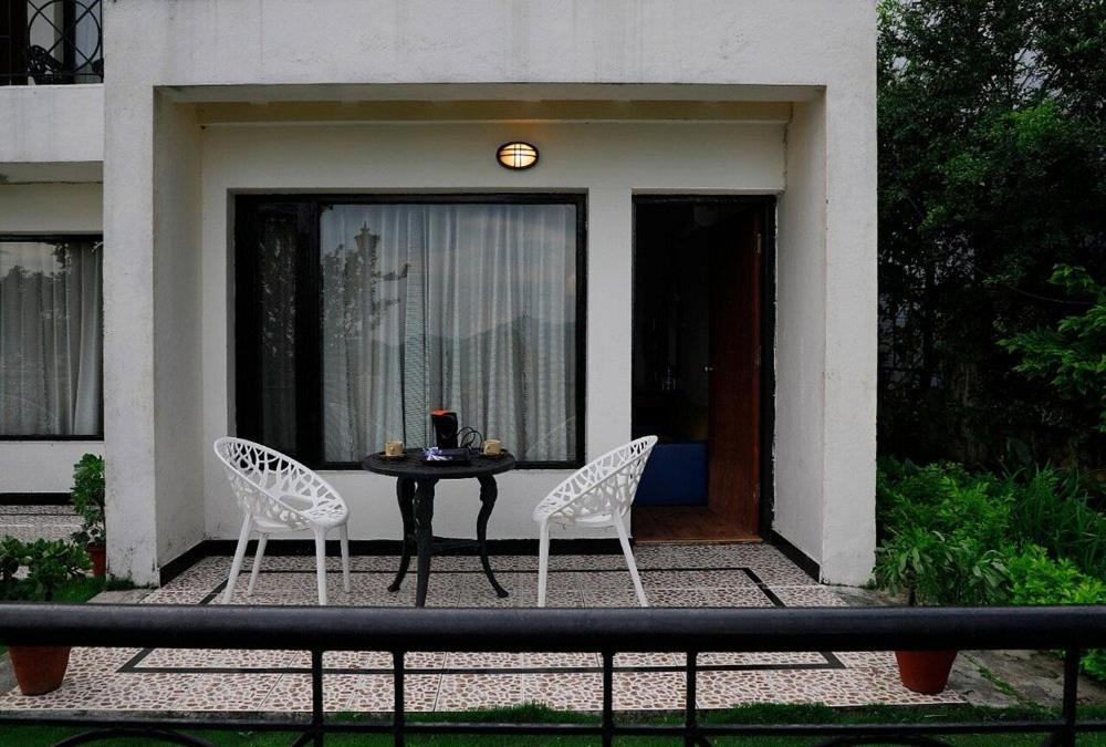 8Fold-Pinecrest By Larisa, Bhimtal Hotel Buitenkant foto