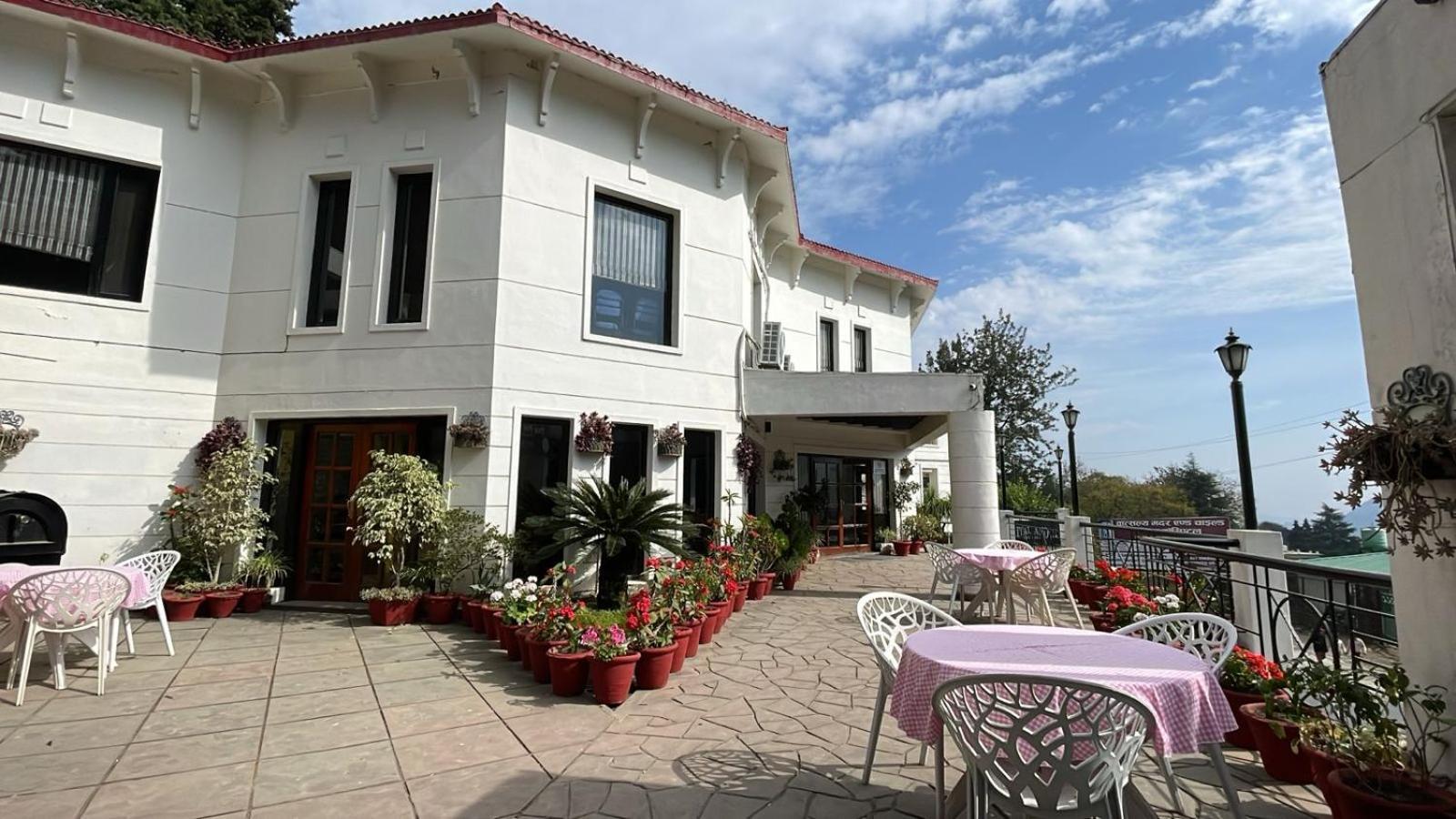 8Fold-Pinecrest By Larisa, Bhimtal Hotel Buitenkant foto